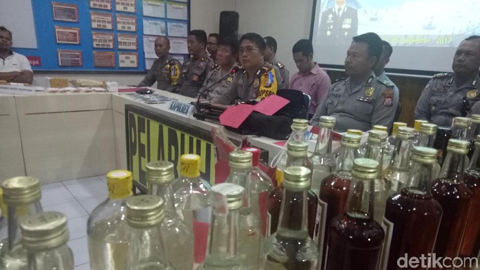 2.272 Botol Miras Ilegal untuk Tahun Baru di Makassar Disita