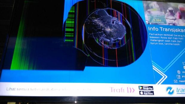 Buntut Tawuran Warga, Kaca di Halte TransJ Pasar Rumput Pecah