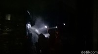 Tapi semua korban nihil, korban dari pegawai nihil, dari kernet nihil, kata petugas piket Kasektor X Jagakarsa Sudin Penanggulangan Kebakaran Dan Penyelamatan Kota Administrasi Jakarta Selatan, Paryo, saat dihubungi detikcom, Jumat (29/12/2017). (Foto: Gibran Maulana Ibrahim/detikcom)