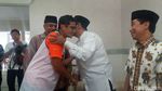 Gaya Sandi Berbaju Basket Saat Bertemu Ulama dan Habib