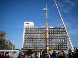 Israel Siap Pecahkan Rekor Menara Lego Tertinggi di Dunia