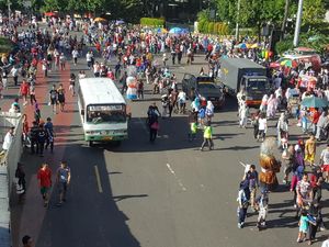 Car Free Day Ditiadakan, Warga Tetap Penuhi Bundaran HI