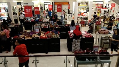 Debenhams Senayan Diserbu Pemburu Diskon