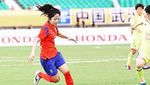 Foto: Si Imut Lee Mina yang Jago Sepak Bola