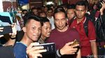 Gaya Santai Jokowi di Malioboro: Beli Sandal dan Naik Andong