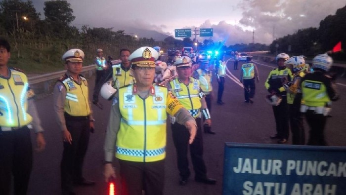 Malam Tahun Baru, Jalur Gadog Menuju Puncak Ditutup