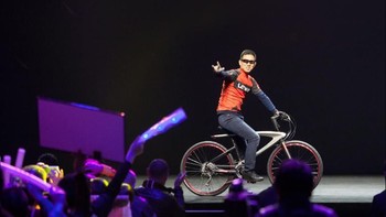 Saat memperkenalkan mobil canggih LeEco. Aset Jia juga telah dibekukan dan dia kehilangan kendali atas perusahaannya. Namanya telah masuk daftar hitam di China karena dianggap mangkir membayar utang. Foto: istimewa