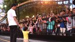 Gemasnya Jan Ethes saat Diajak Jokowi Sapa Warga Yogyakarta