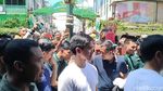 Gaya Kasual Kaesang Temani Jokowi Jalan-jalan di Malioboro