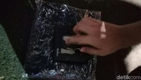 Penerima hadiah juga mendapatkan kaus.
