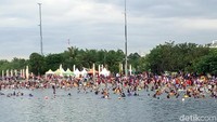 Hingga pukul 16.00 WIB jumlah pengunjung Ancol mencapai 73.413 orang (Foto: Haris Fadhil/detikcom)