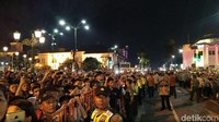 Senyum selalu ditampakkan Jokowi ke arah warga. Para warga pun menyambut Jokowi dengan antusias (Foto: Danu Damarjati/detikcom)