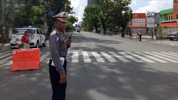 Ruas jalan di Pantai Losari, Makassar ditutup jelang pergantian tahun malam ini.