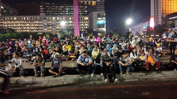 Acara Dimulai, Warga Saksikan Beragam Penampilan di Bundaran HI