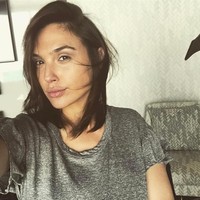 Hanya Gal Gadot yang bisa menampilkan aura seksi meski tanpa makeup.  Foto: dok. Instagram