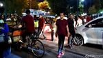 Gaya Santai Jokowi di Malioboro: Beli Sandal dan Naik Andong