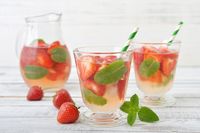 Racik <i>Soft Drink</i> dengan Buah untuk Minuman Segar Malam Ini