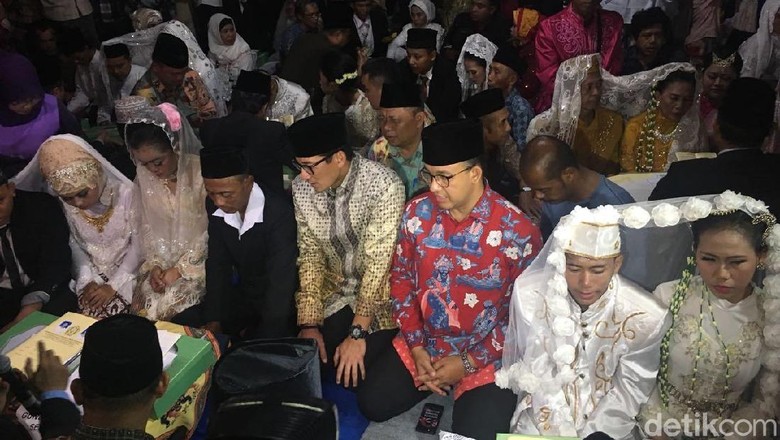 Jadi Saksi Nikah Massal, Sandi: Happy Banget Lihat Mereka Lucu-lucu Jadi Saksi Nikah Massal, Sandi: Happy Banget Lihat Mereka Lucu-lucu