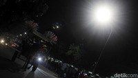 Delman-delman itu dihias kembang kelapa khas Betawi.