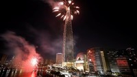 Kembang api yang memeriahkan malam pergantian tahun baru 2018. 