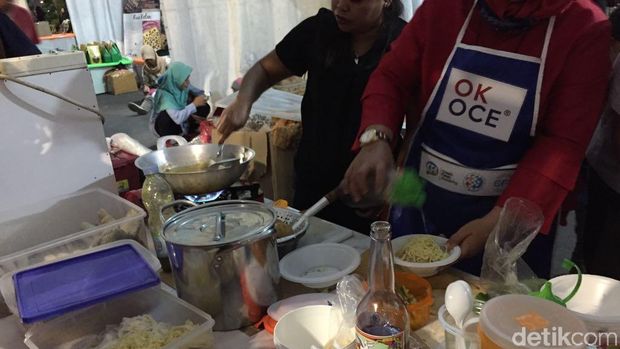 Jalan-jalan ke Stan OK OCE yang Padati Thamrin