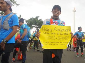 So Sweet! Lari Jakarta-Bogor Rayakan Tahun Baru Sekaligus Ultah Perkawinan
