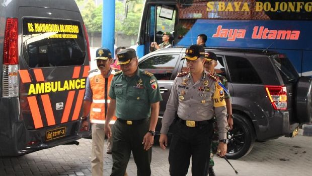 Selain polisi, TNI juga dilibatkan untuk melakukan pengamanan malam tahun baru