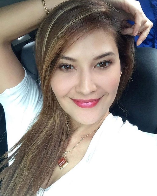 Pesona Tamara Bleszynski dari dulu hingga kini sudah memiliki putra, Teuku Rasya, yang duduk di bangku kuliah tak memudar. Kecantikannya masih sama seperti dia dahulu menjadi bintang iklan sabun. Rasya sendiri tengah menempuh pendidikan di London, Inggris. Foto: Dok. Instagram