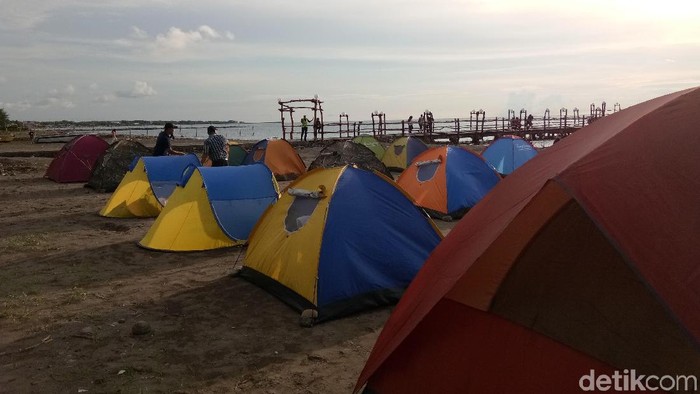 Malam Tahun Baru di Makassar, Ada Camping Beach Party