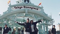 Selama di Jepang, Liza Soberano mampir ke banyak destinasi. Salah satunya yang dia sebut Happiest place on earth yakni Tokyo Disneyland (Instagram/lizasoberano)