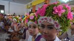 Foto: Gadis-gadis Cantik Bermahkota Bunga dari Indramayu