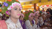 Tradisi Ngarot dimulai dari sejak tahun 1648. Saat itu, Tradisi Ngarot diinisiasi oleh Buyut Kaprol, Kepala Desa Lalea yang kedua. (Sudirman/detikTravel)