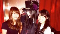 Walau menyeramkan, tidak sedikit wisatawan yang ingin berfoto dengan sang vampir. Kafe Vampir ada di La Paix Building, lantai 7, Ginza, sebuah kawasan yang terkenal di Tokyo (Vampire Cafe/Facebook)