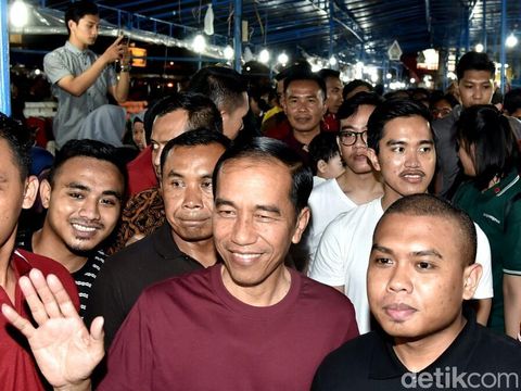 Jokowi dan Kaesang di Malioboro.