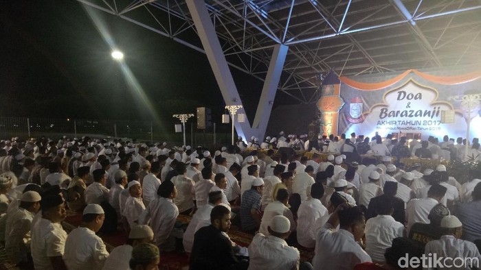 Malam Pergantian Tahun di Makassar Diisi Zikir dan Doa Bersama