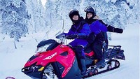 Mereka tampak menikmati cuaca bersalju. (instagram Natasha Rizky)