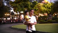 Duh, gemasnya Ethes saat digendong Jokowi (Foto: Rusman/Biro Pers Sekretariat Kepresidenan)