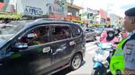 Saat Warga Foto Jokowi di Malioboro, Naik Bangku hingga dari Jendela