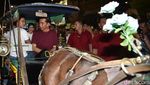 Gaya Santai Jokowi di Malioboro: Beli Sandal dan Naik Andong