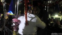 Para kusir delman itu kebanjiran rejeki di malam tahun baru.