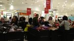 Debenhams Senayan Diserbu Pemburu Diskon