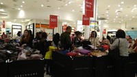 PT Mitra Adiperkasa Tbk (MAPI) memutuskan untuk menutup gerai terakhir Debenhams di Senayan City setelah 31 Desember 2017. Debenhams tidak ada lagi di Indonesia mulai 1 Januari 2018.
