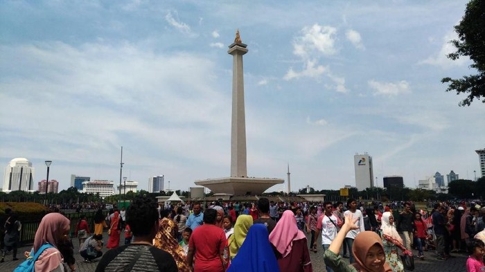 Jelang Tahun Baru, Monas Sudah Dipadati Pengunjung