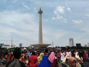 Jelang Tahun Baru, Monas Sudah Dipadati Pengunjung
