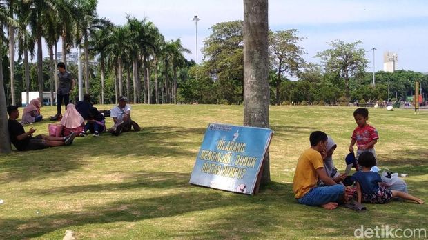  Kawasan Monas, Minggu (31/12/2017)
