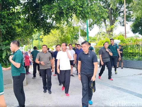 Melihat Momen Malam Tahun Baruan Jokowi dan Keluarga di 