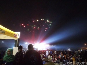Dari Pelabuhan Sunda Kelapa, Sandi Naik Kapal ke Pantai Karnaval