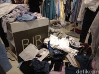 Diserbu Pengunjung, Barang Diskon di Debenhams Berceceran