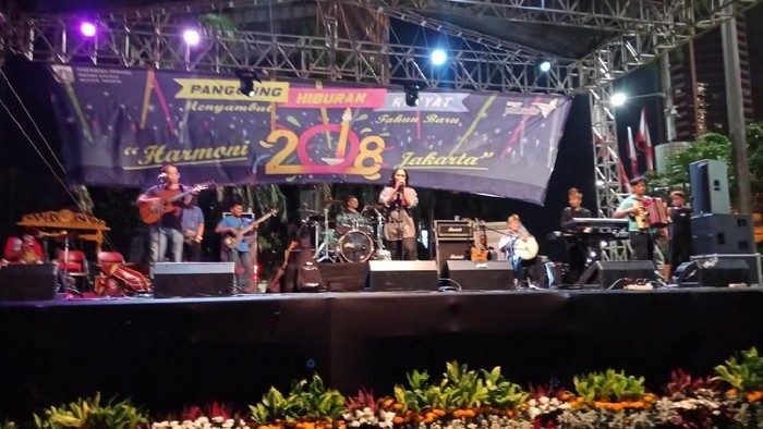 Acara Dimulai, Warga Saksikan Beragam Penampilan di Bundaran HI