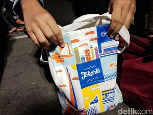 Unboxing Hadiah Kuis Tahun Baru ala Anies
